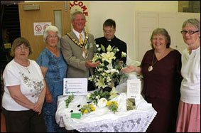 Британская церковь организовала цветочную экспозицию