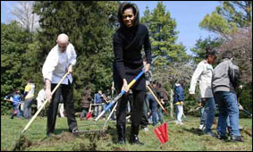 Мишель Обама огородничает в Белом доме