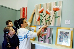Цветы вдохновили австралийскую художницу на новую выставку